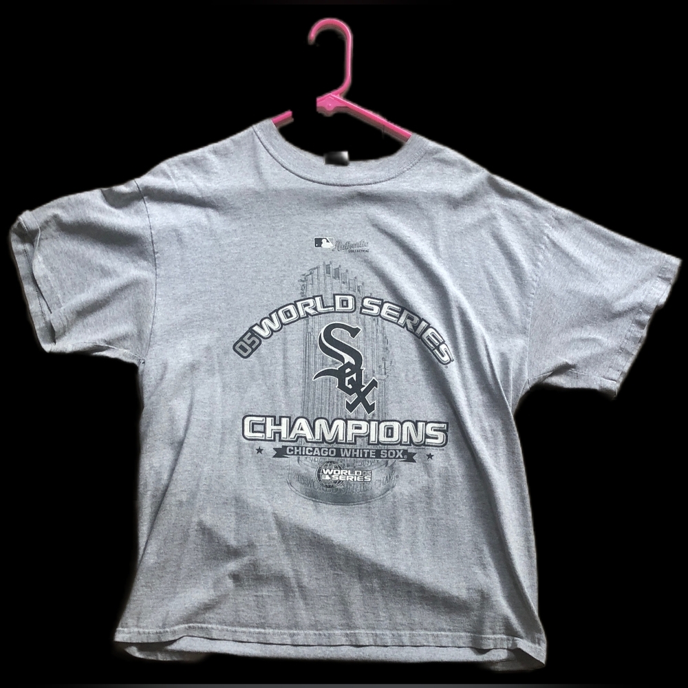 Official - men’s size L Gray Chicago White Sox World Series Champions Tee 2005*